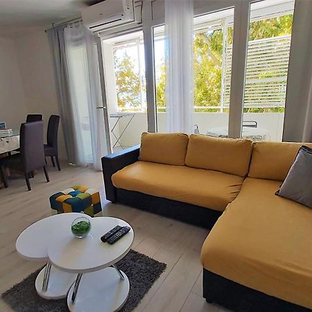 Apartment Punta Омиш Экстерьер фото