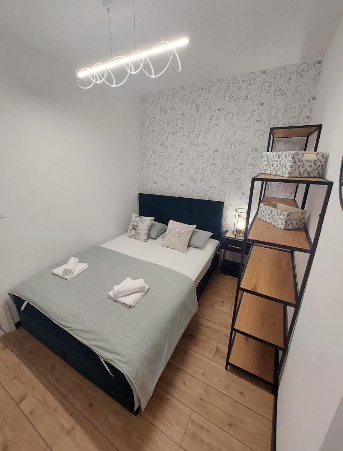 Apartment Punta Омиш Экстерьер фото