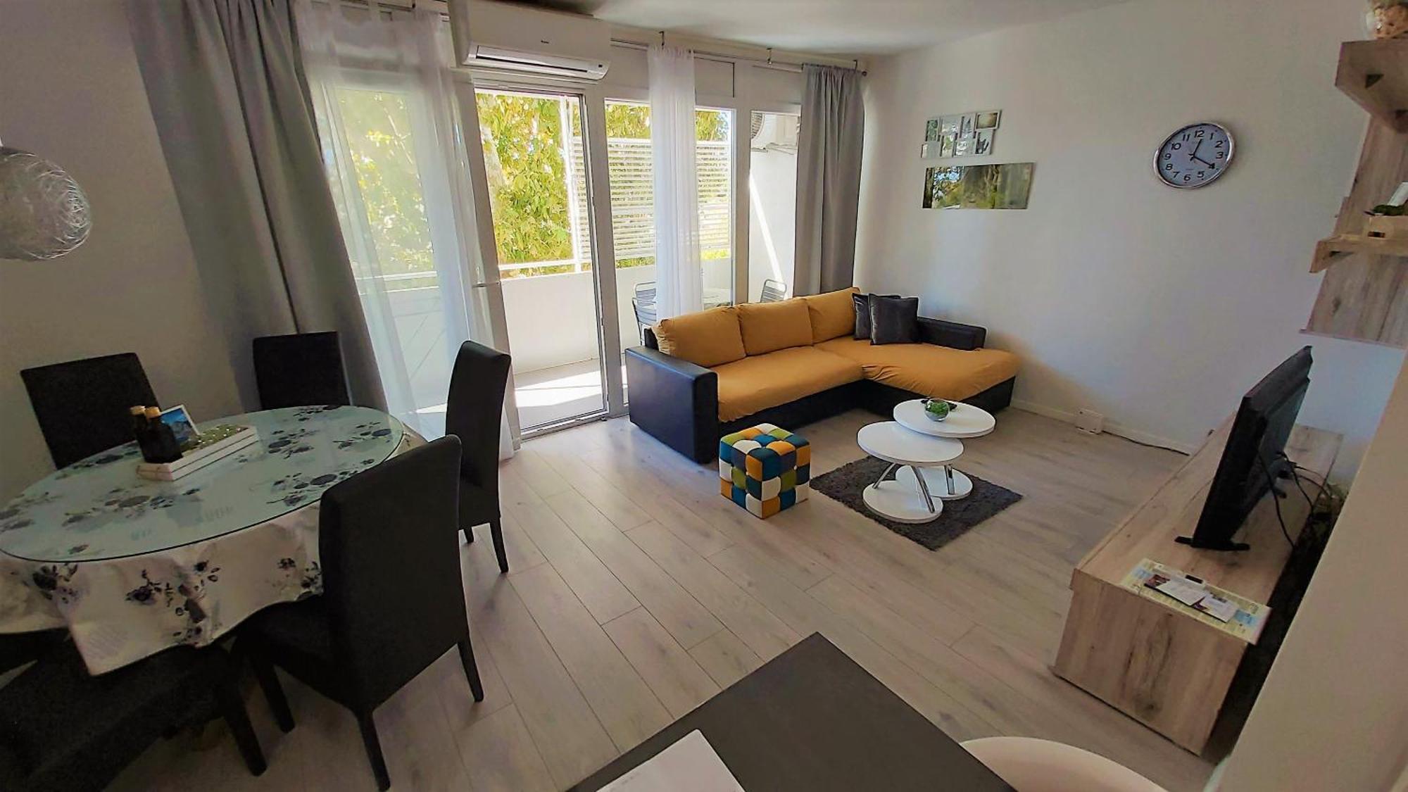 Apartment Punta Омиш Экстерьер фото