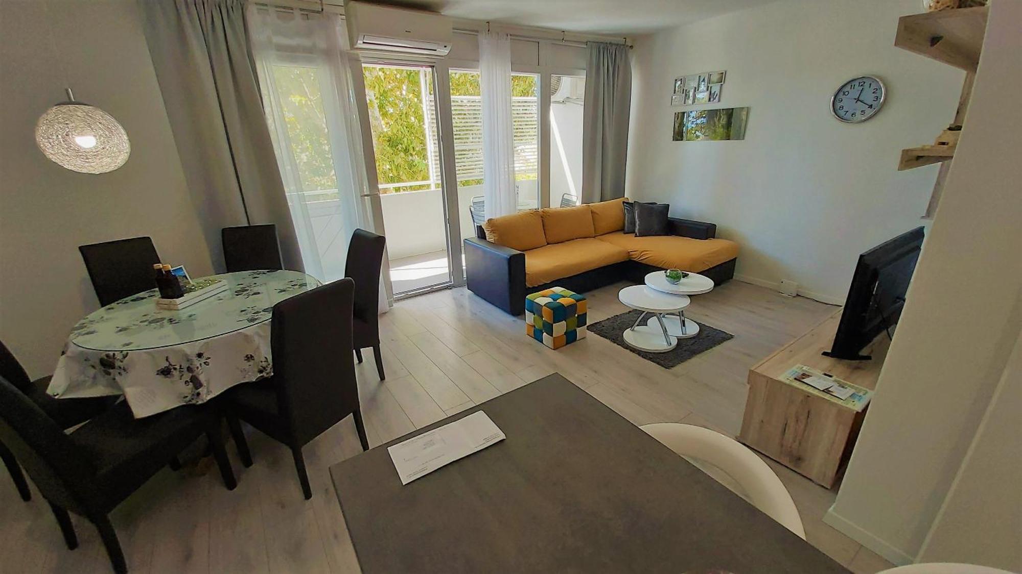 Apartment Punta Омиш Экстерьер фото