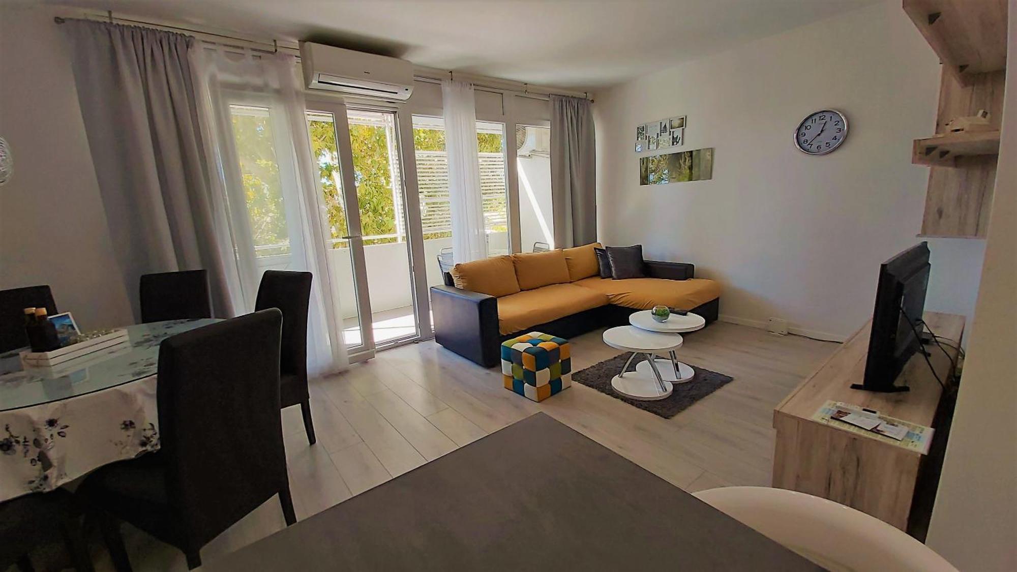 Apartment Punta Омиш Экстерьер фото