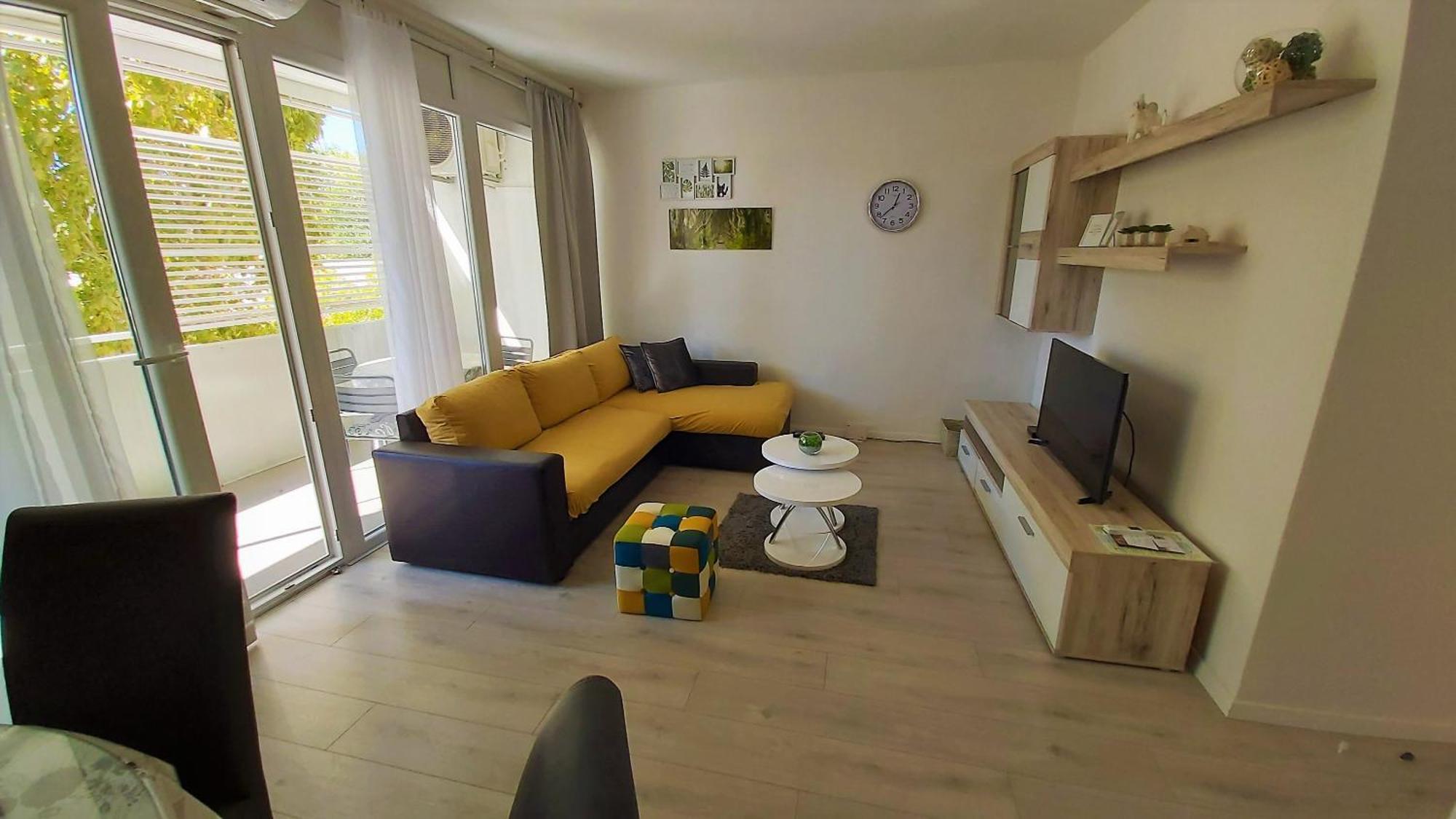 Apartment Punta Омиш Экстерьер фото
