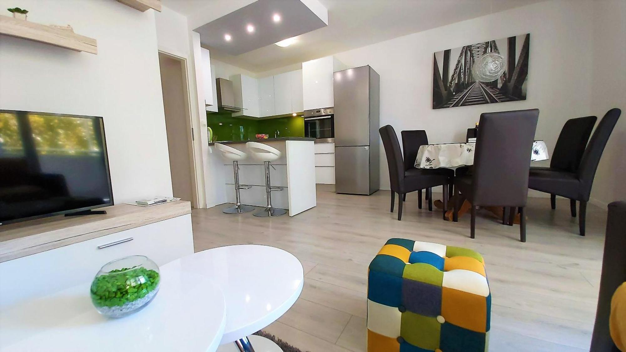 Apartment Punta Омиш Экстерьер фото