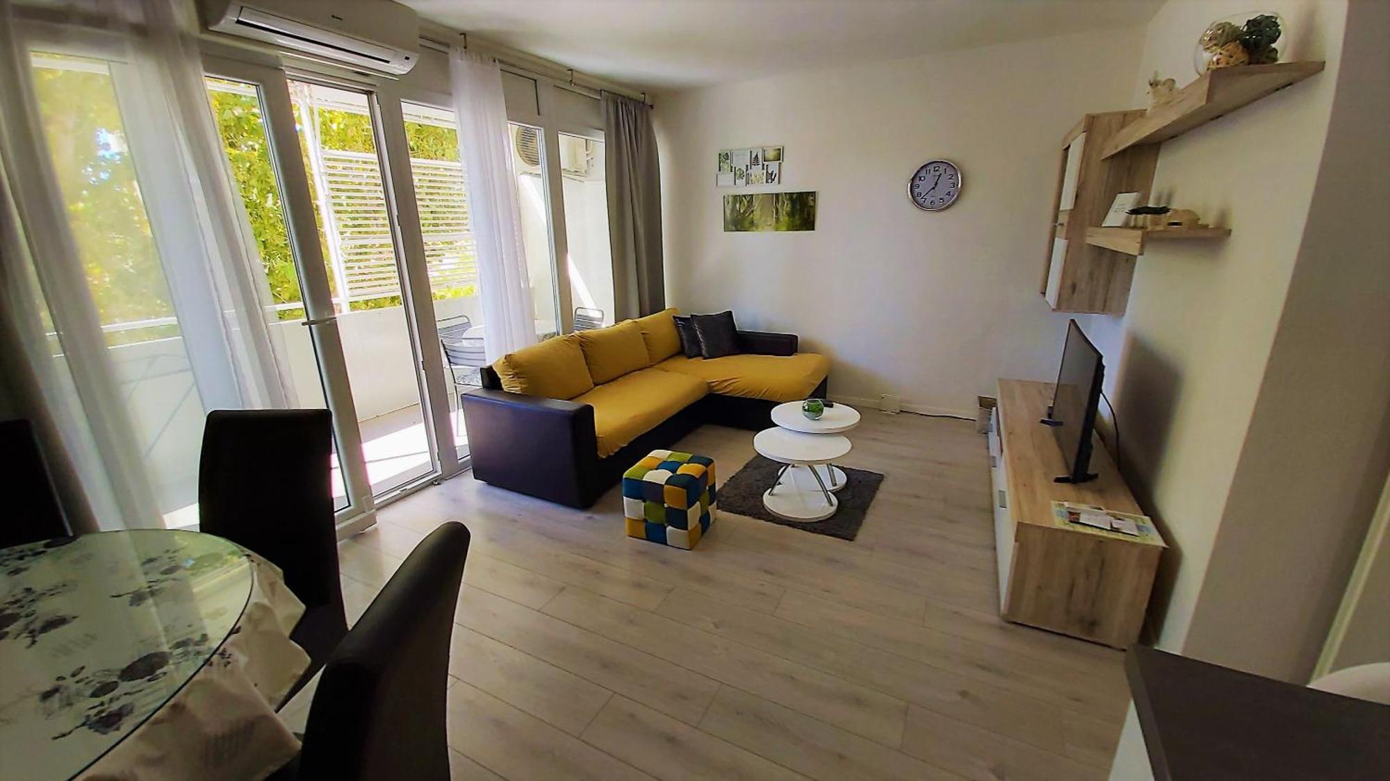 Apartment Punta Омиш Экстерьер фото