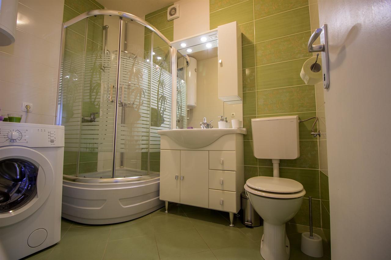 Apartment Punta Омиш Экстерьер фото